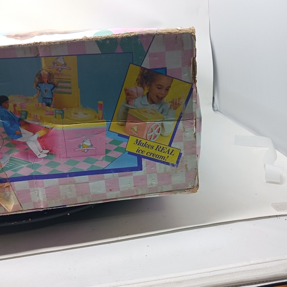 Vintage 1987 Barbie ice cream shoppe - Picture 2 of 16